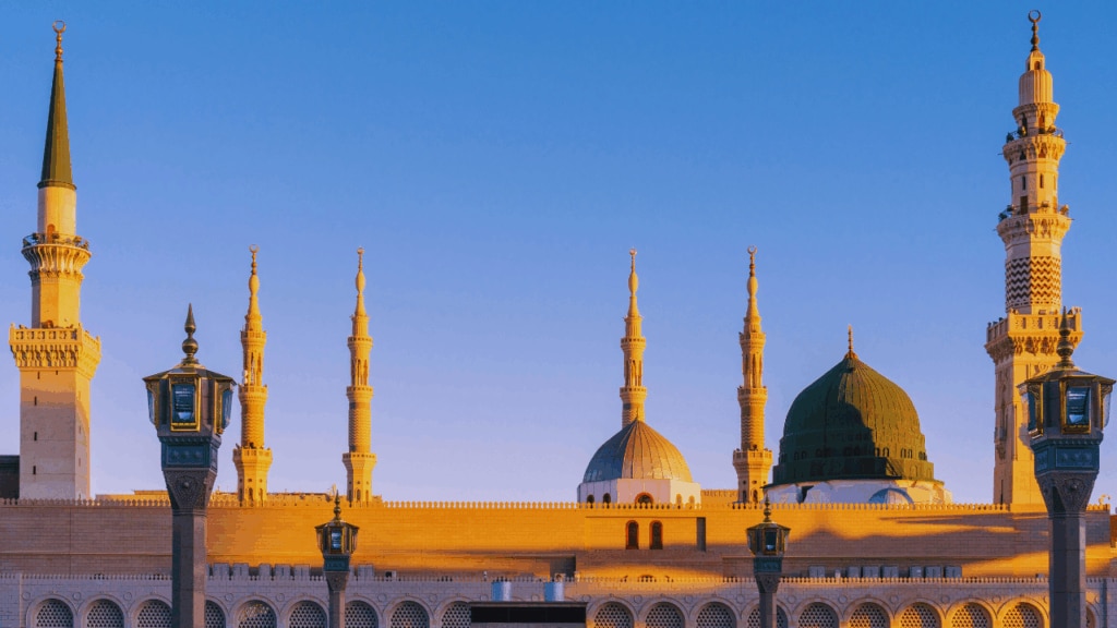 Which chapters of the Holy Quran did Prophet Muhammad recite in salat?