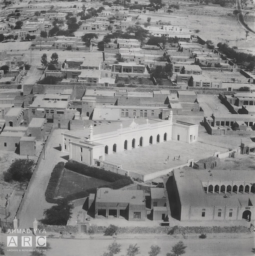 This Week in History: 7-13 November 1 This Week in History: 8 November 1965