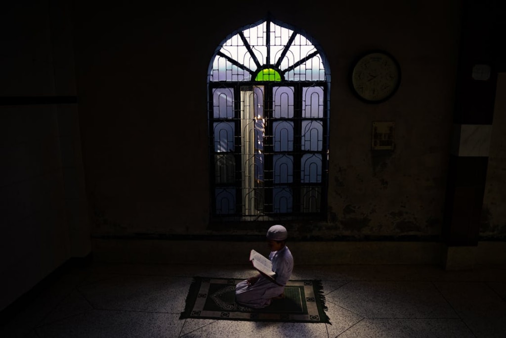 Answers to Everyday Issues – Part 100: Making vows (nazr), friendship with disbelievers, death of Lekh Ram, sunnah prayers, self-defence and the family of Prophet Jesus 3 image 2