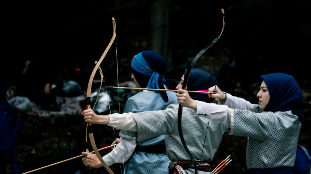 Answers to Everyday Issues – Part 100: Making vows (nazr), friendship with disbelievers, death of Lekh Ram, sunnah prayers, self-defence and the family of Prophet Jesus 7 image 7