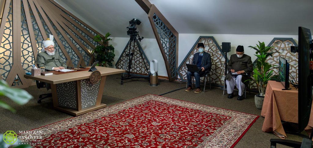 Integration means serving the country, not compromising on faith: Students from AMWSA Sweden receive guidance in virtual mulaqat 1 Integration means serving the country, not compromising on faith: Students from AMWSA Sweden receive guidance in virtual mulaqat