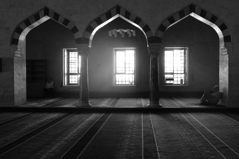 Answers to Everyday Issues – Part 102: Prayer, patience, tawassul, religious debates, understanding Hadith, Hadith al-Qirtas, White Minaret of Damascus and satr for men